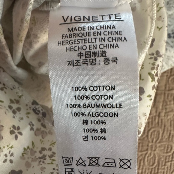 Adorable Floral Print Long Sleeve Bodysuit - Picture 3 of 10